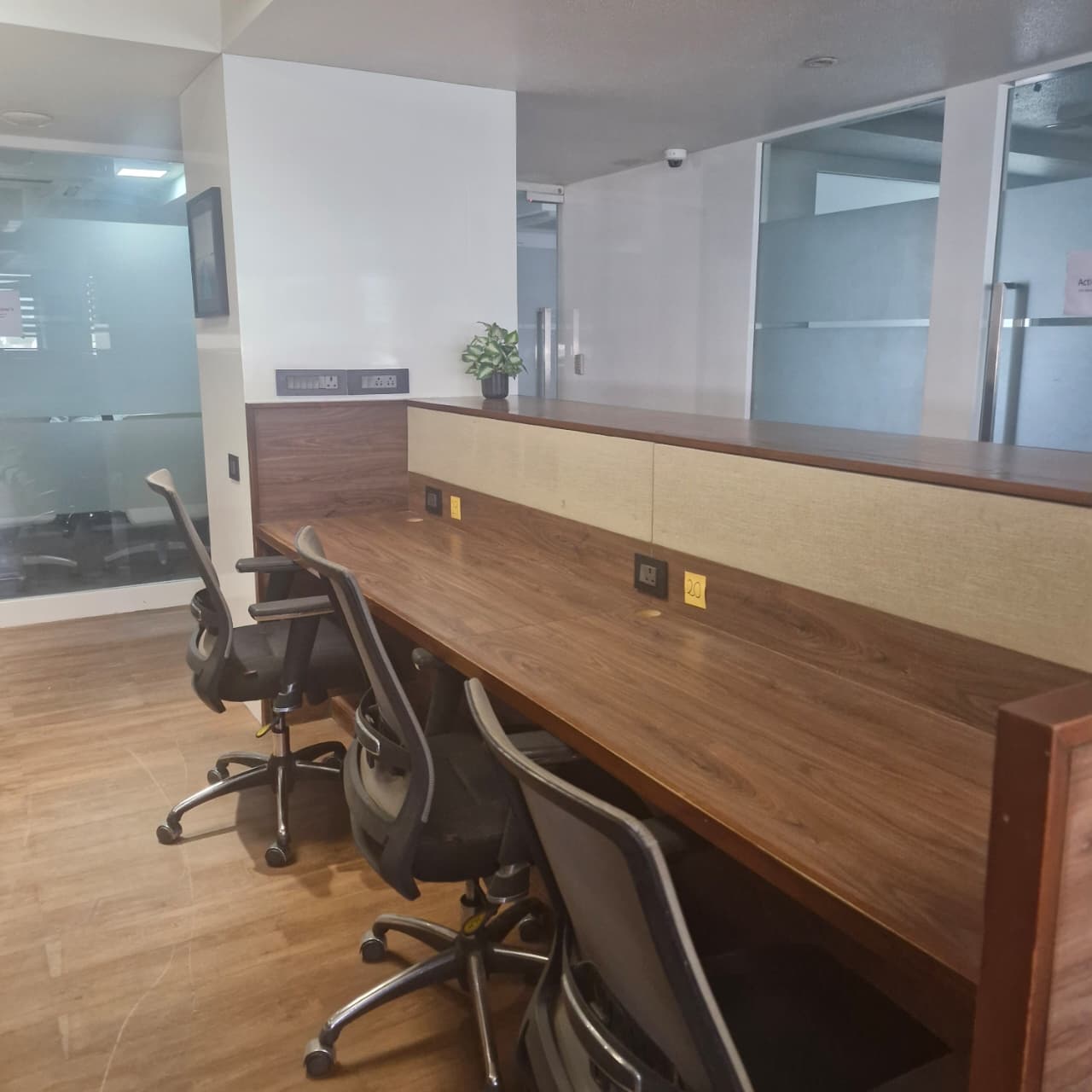 Individual coworking desk in Ahmedabad - Baithak Coworks
